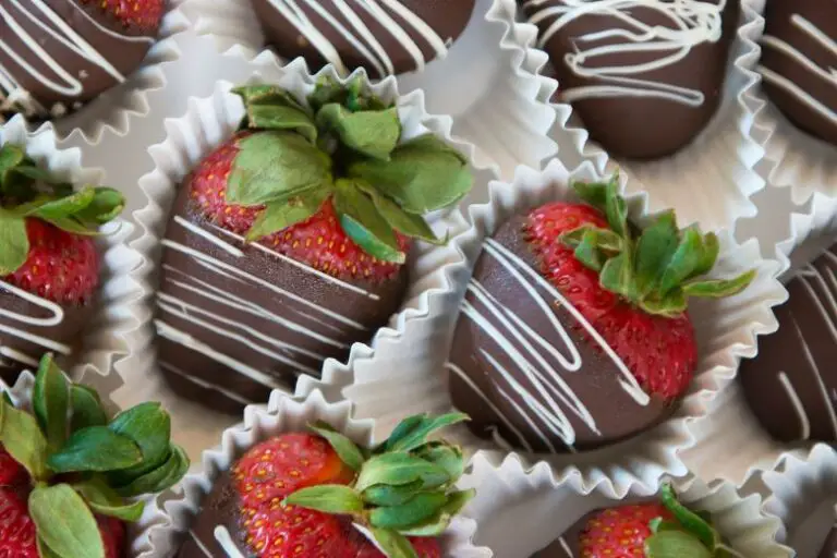 How to Make Chocolate Covered Strawberries for Valentine’s Day